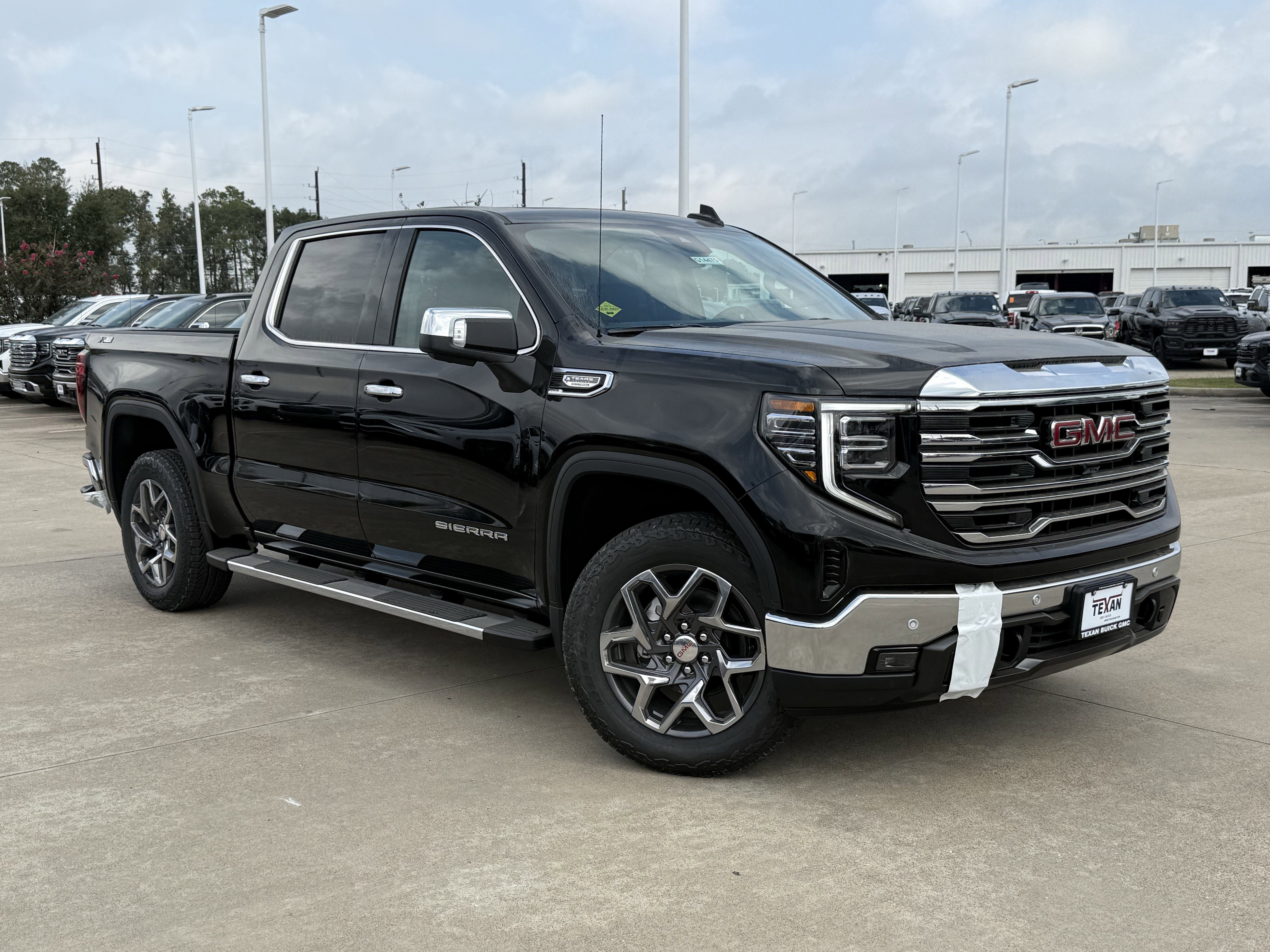 New 2026 GMC Sierra 1500 SLT image 2