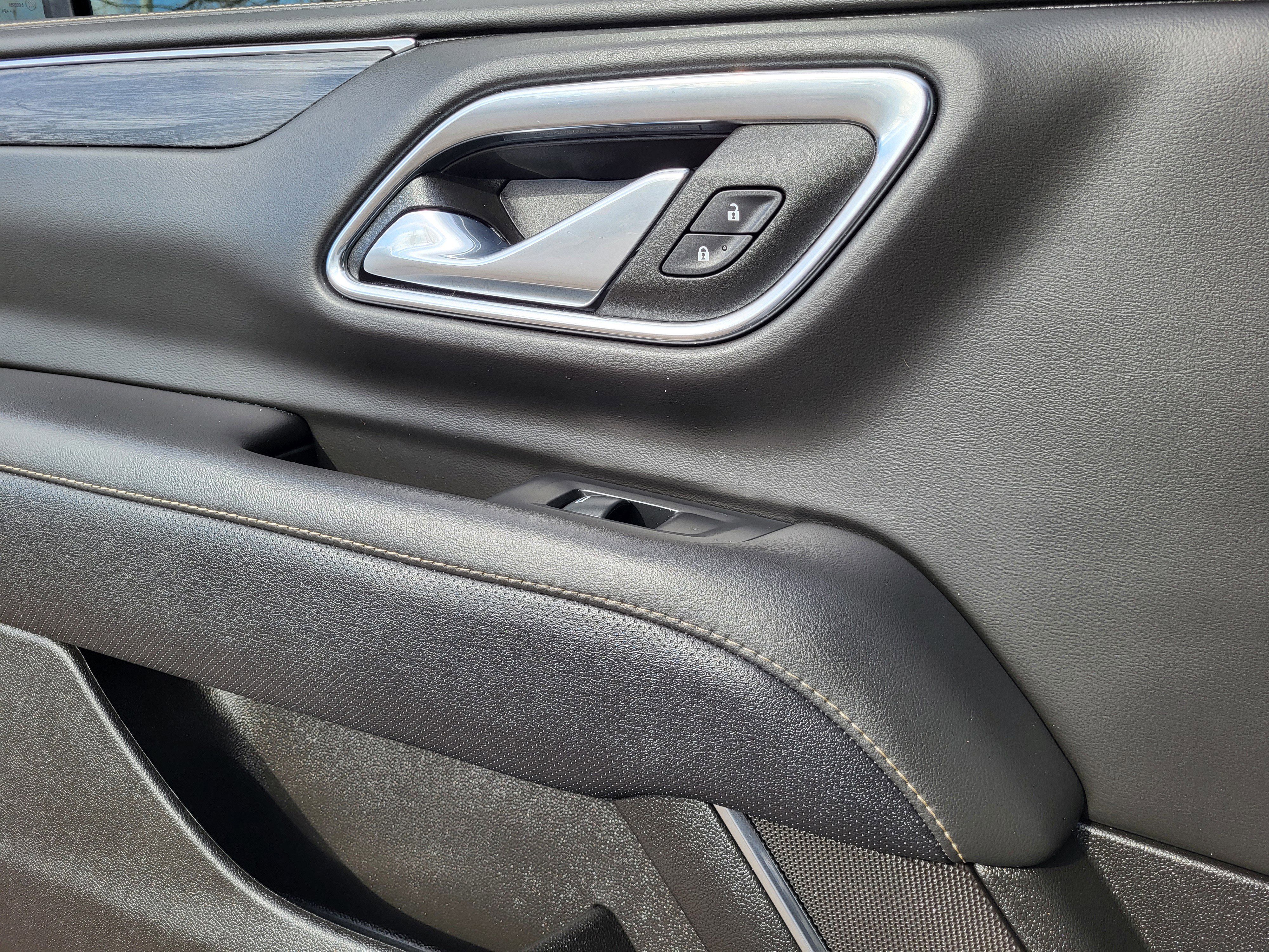 Used 2024 GMC Yukon SLT w/ SLT Luxury Package image 10