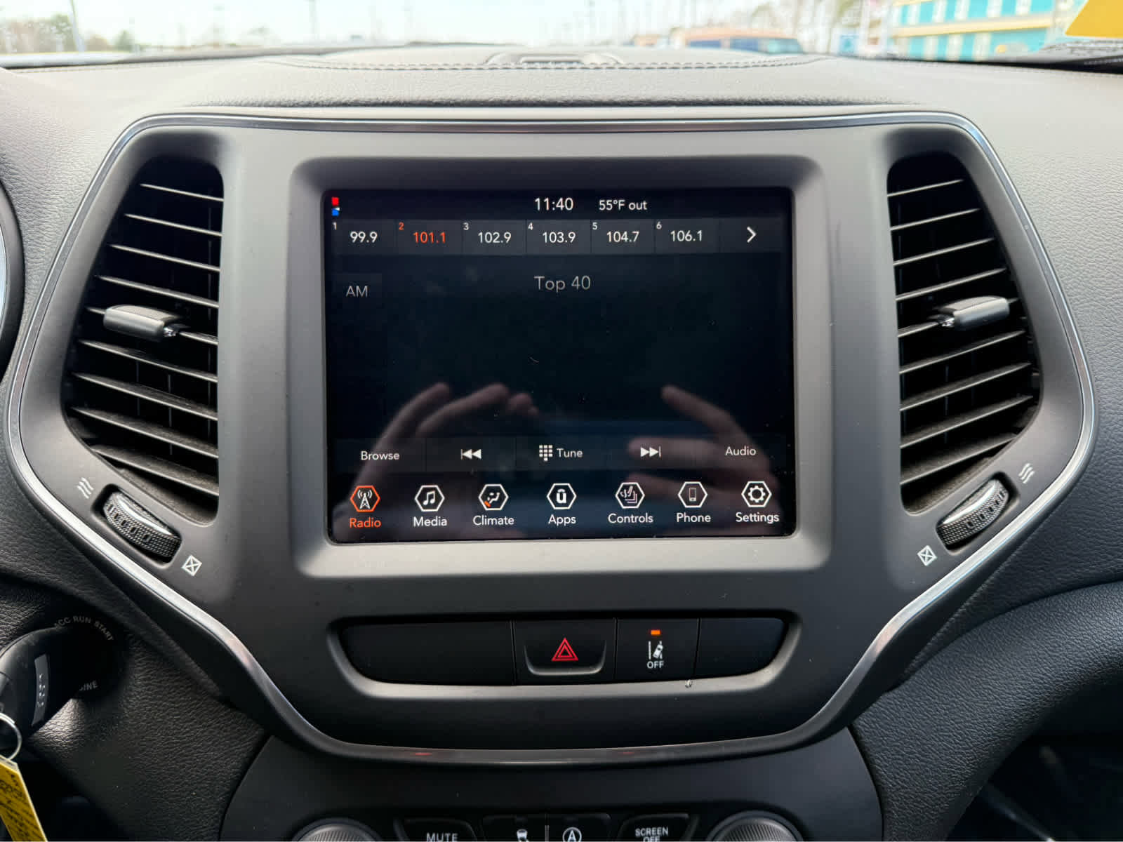 Used 2022 Jeep Cherokee Latitude AWD/4WD image 17