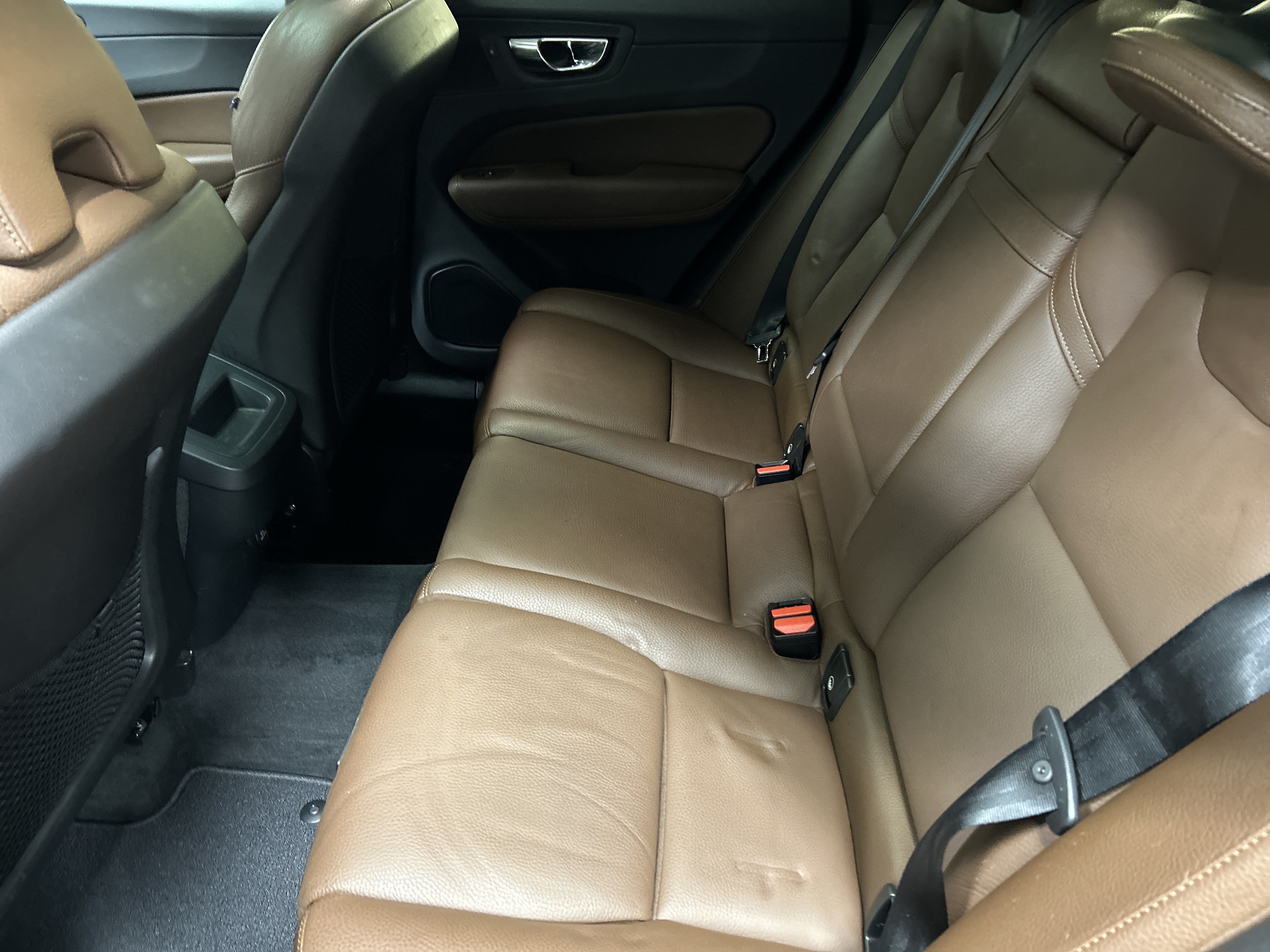 Used 2019 Volvo XC60 T5 Momentum w/ Multimedia Package FWD image 32