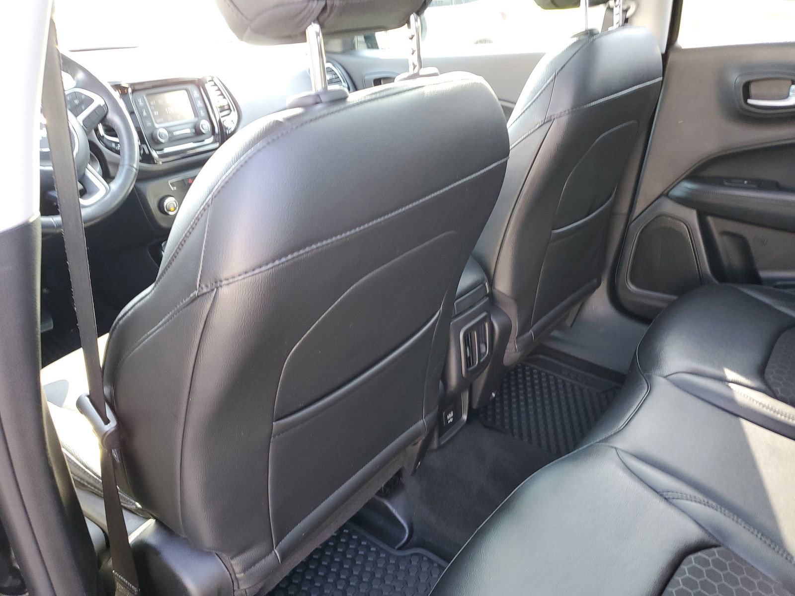Used 2018 Jeep Compass Latitude AWD/4WD image 13