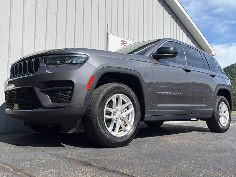 Used 2023 Jeep Grand Cherokee Laredo X AWD/4WD image 17