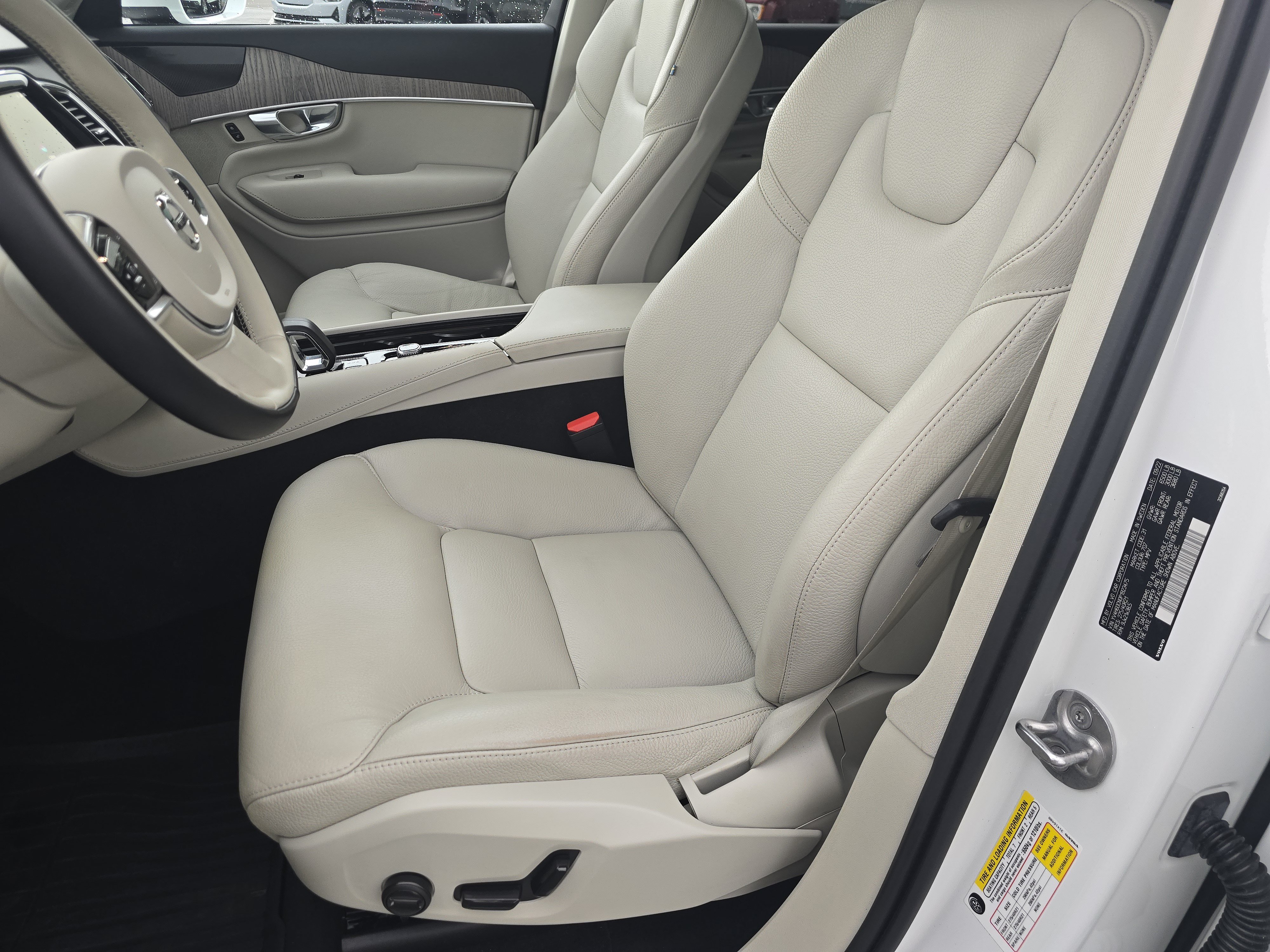 Used 2023 Volvo XC90 T8 Plus AWD/4WD image 22