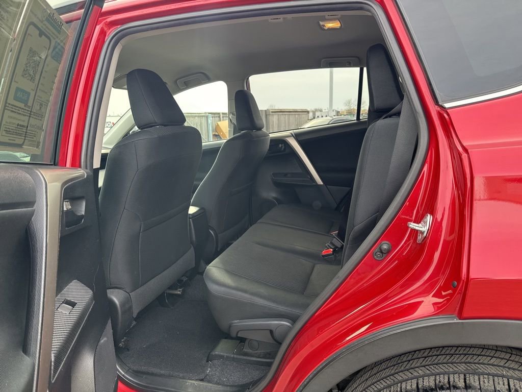 Used 2015 Toyota RAV4 LE image 31
