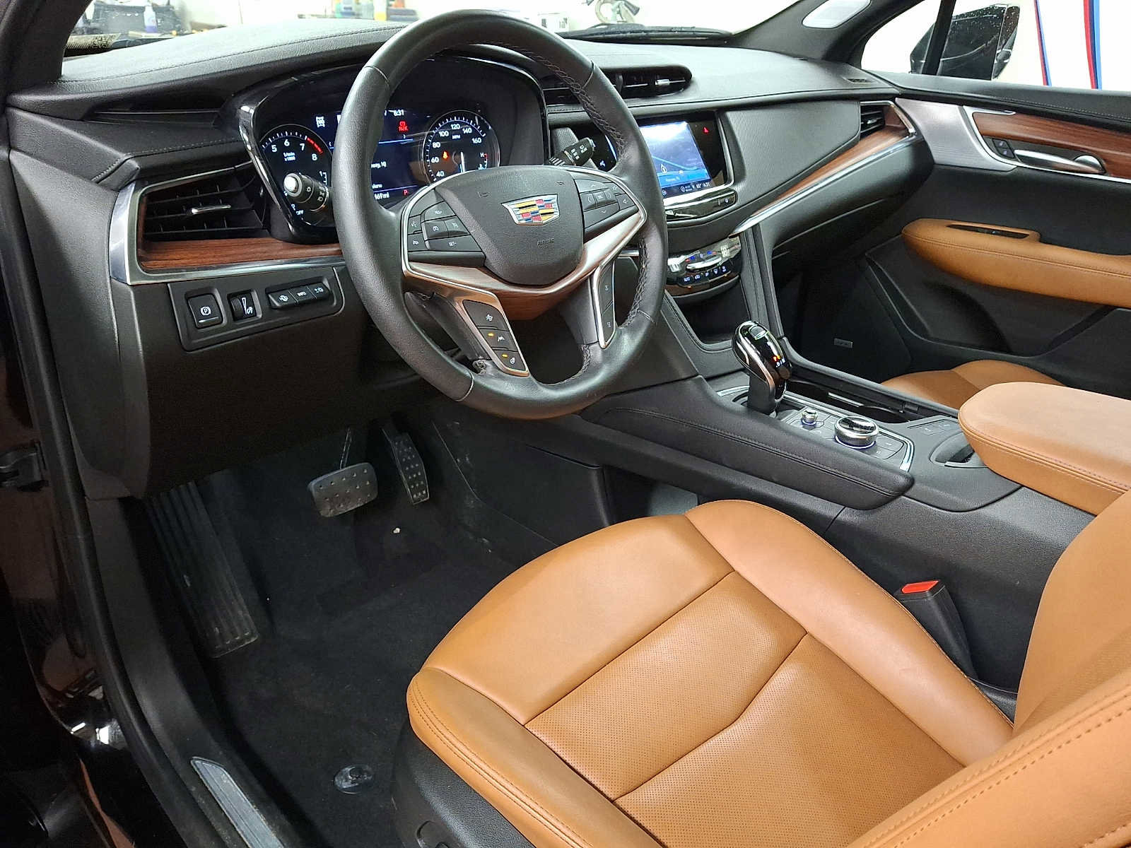 Used 2024 Cadillac XT5 Premium Luxury w/ Technology Package AWD/4WD image 9