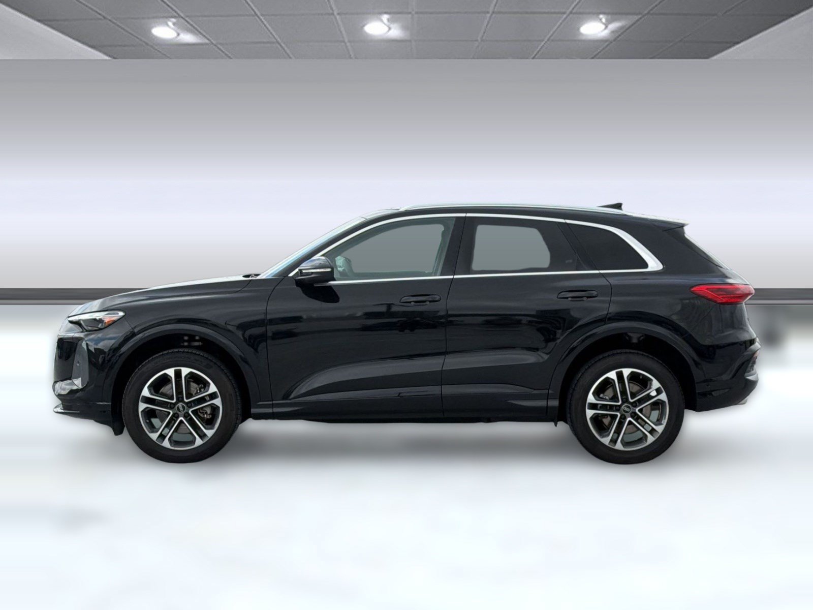 Used 2025 Audi Q5 Premium w/ Convenience Package AWD/4WD image 2