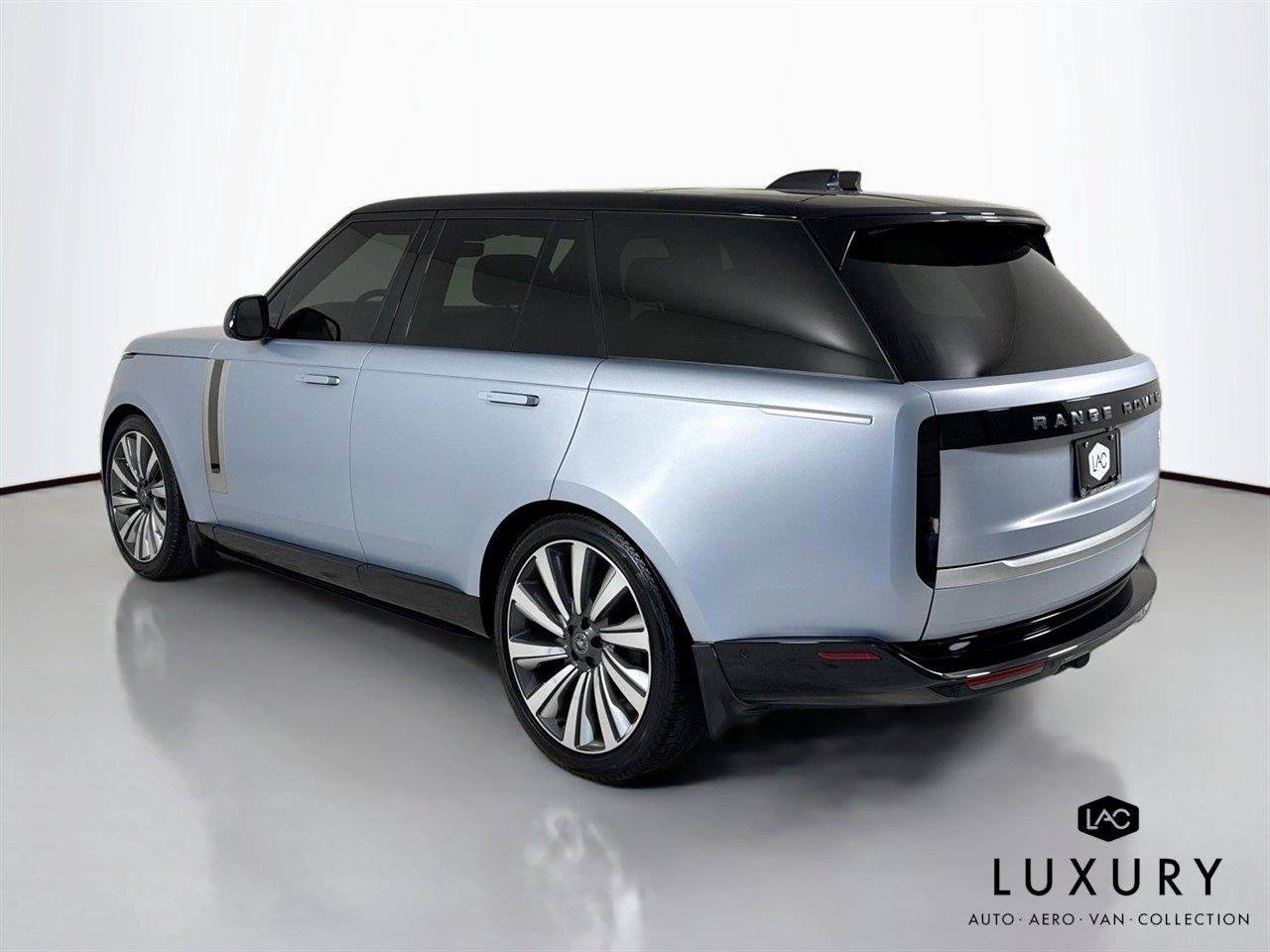 Used 2023 Land Rover Range Rover SV AWD/4WD image 8