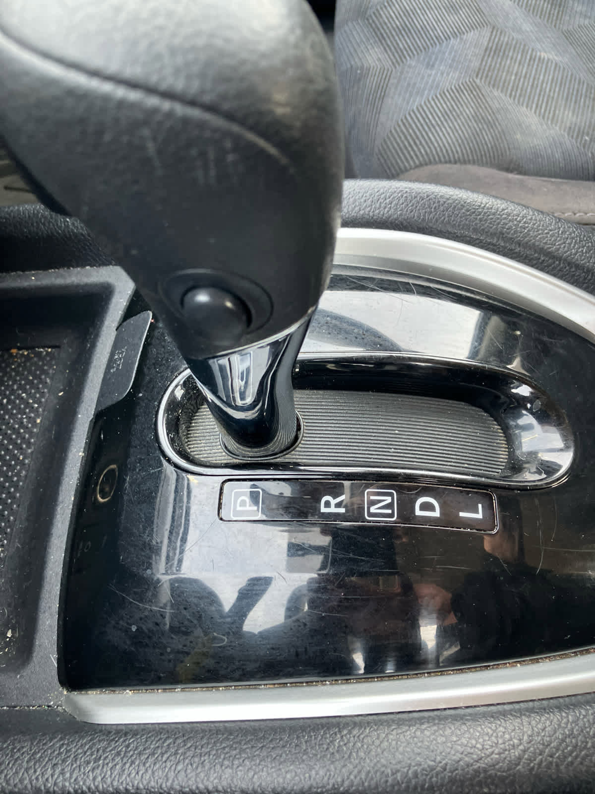 Used 2015 Nissan Rogue S image 25