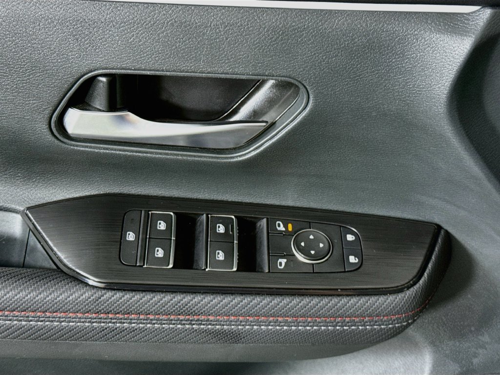 Certified 2025 Nissan Kicks SR AWD/4WD image 22