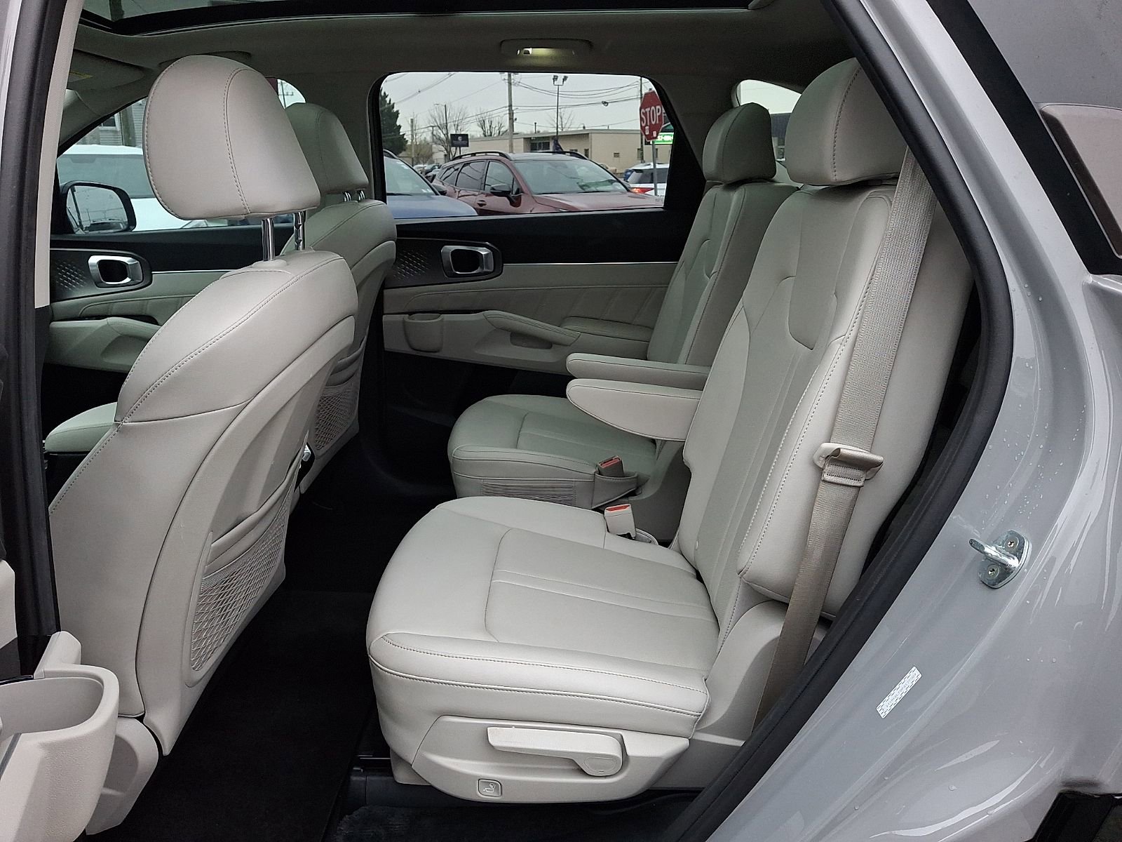 Used 2023 Kia Sorento SX image 11