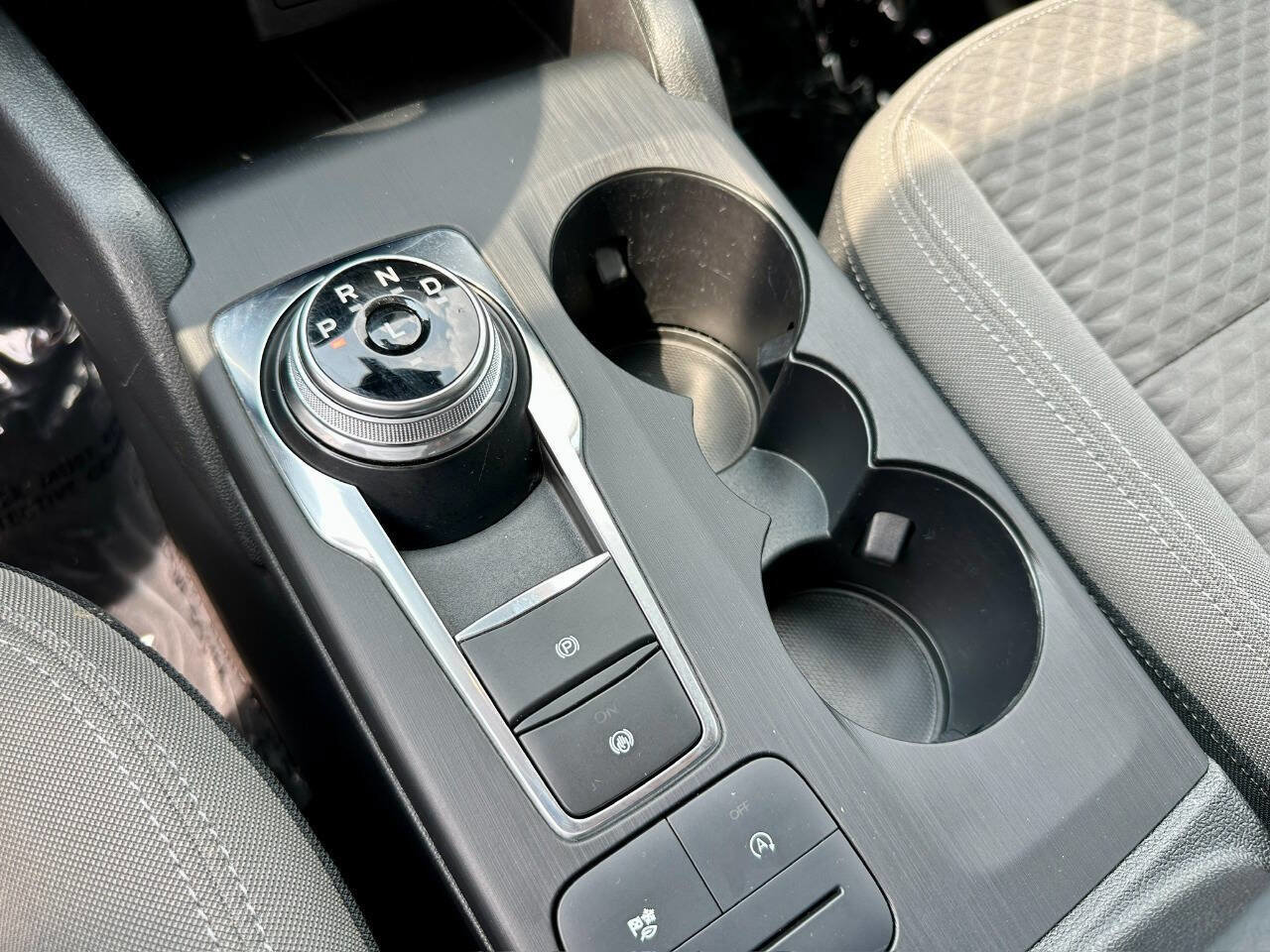 Used 2020 Ford Escape SE image 23