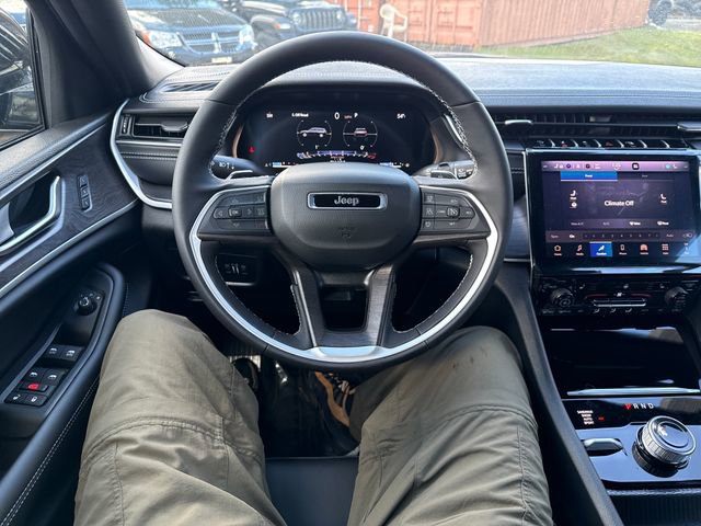 New 2025 Jeep Grand Cherokee L Limited w/ Black Appearance Package image 18