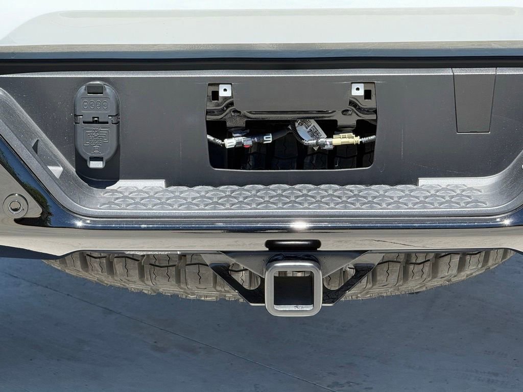 Used 2024 Chevrolet Colorado ZR2 w/ Technology Package AWD/4WD image 35