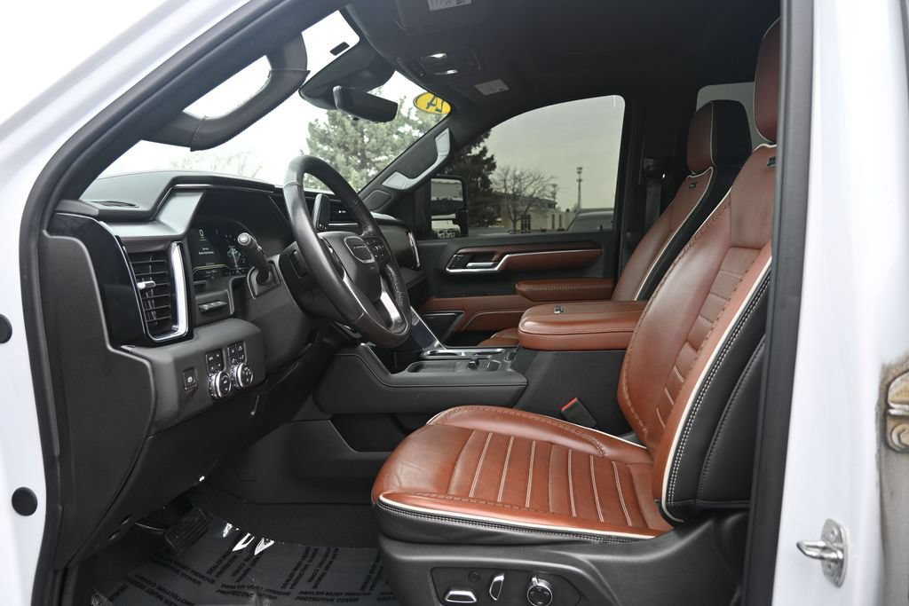 Used 2024 GMC Sierra 3500 Denali Ultimate AWD/4WD image 18
