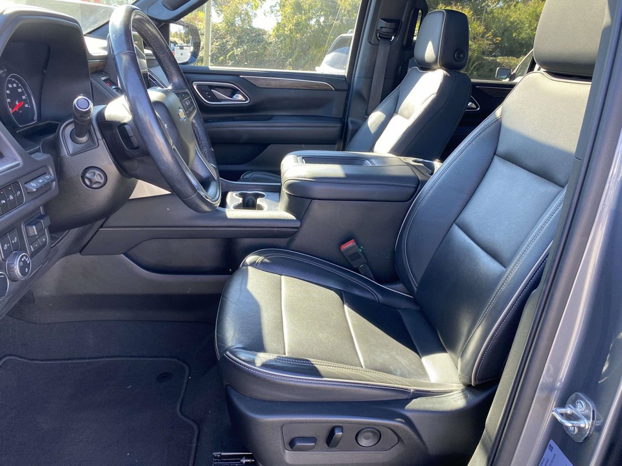 Used 2021 Chevrolet Tahoe Premier w/ Premium Package RWD image 27