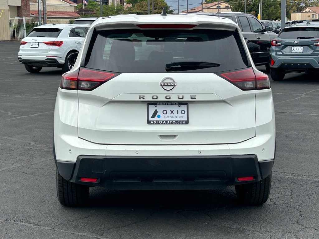 Used 2024 Nissan Rogue S FWD image 4