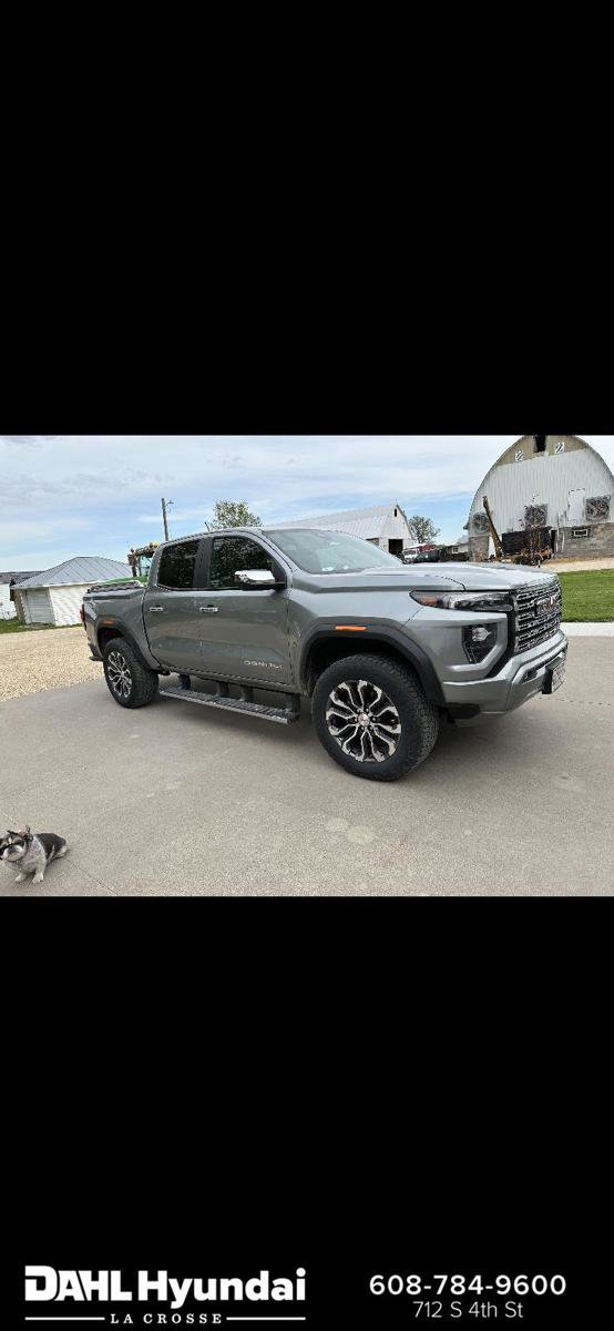 Used 2023 GMC Canyon Denali AWD/4WD image 1