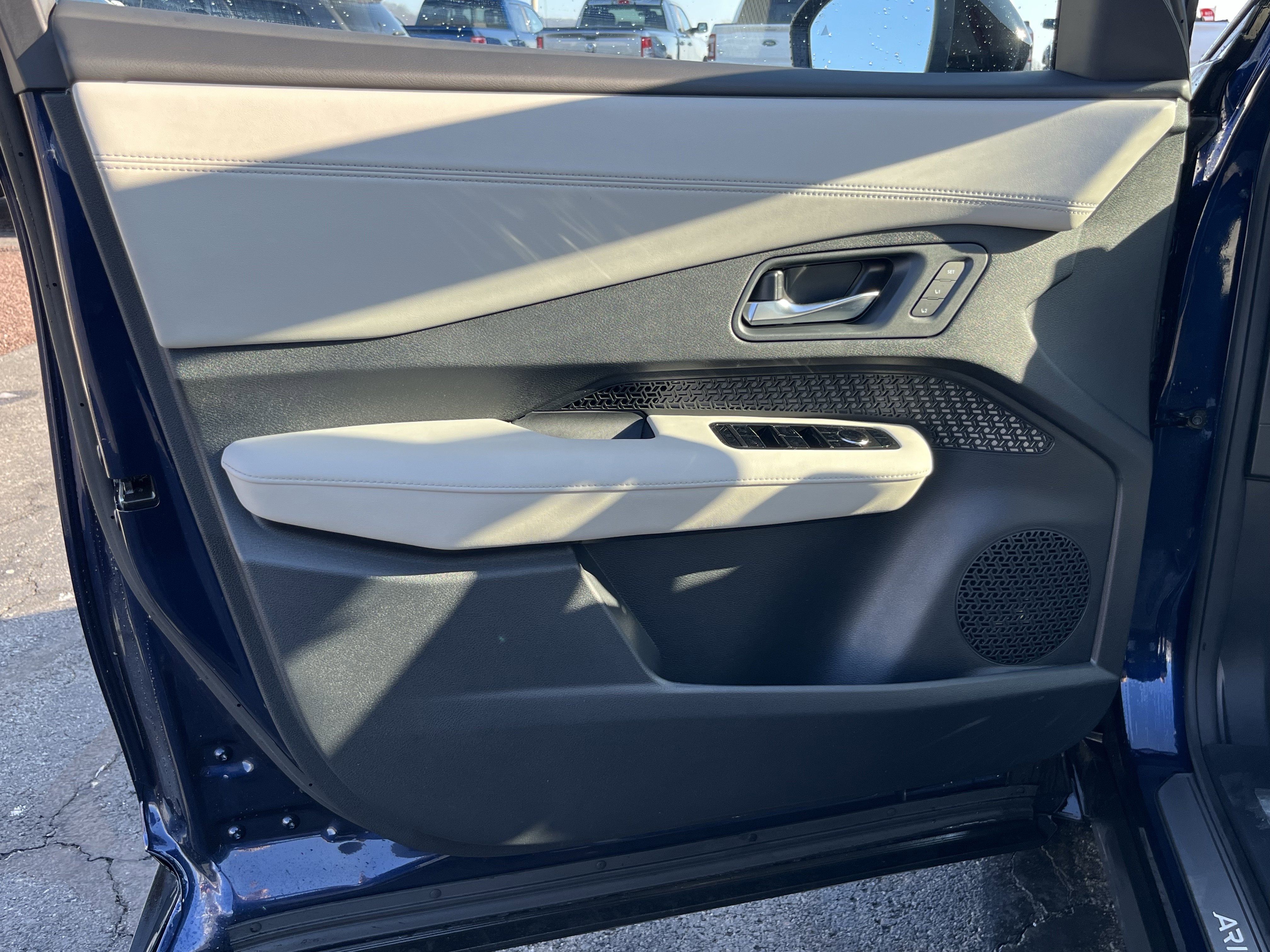 Used 2023 Nissan Ariya AWD image 17