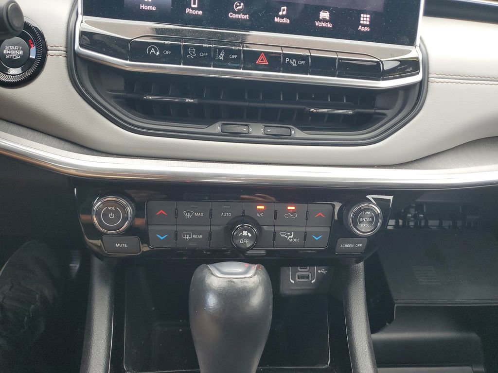 Used 2023 Jeep Compass Limited image 22