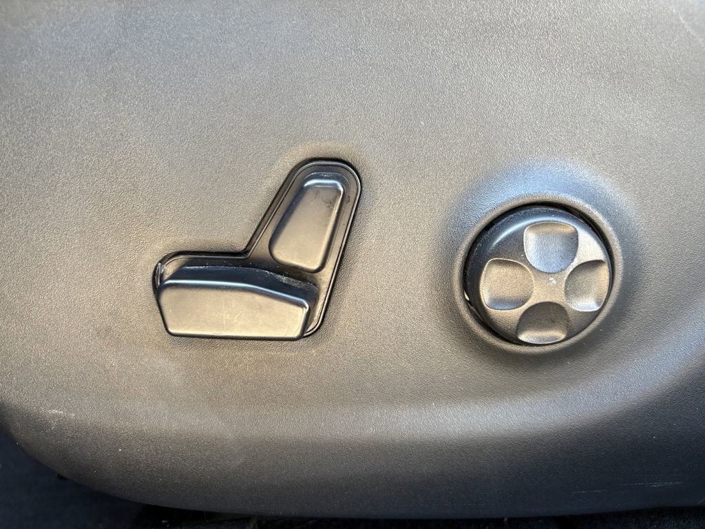 Used 2019 Jeep Cherokee Limited w/ Technology Group image 11