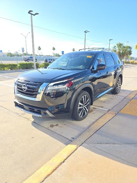 Used 2025 Nissan Pathfinder Platinum w/ Cargo Package AWD/4WD image 8