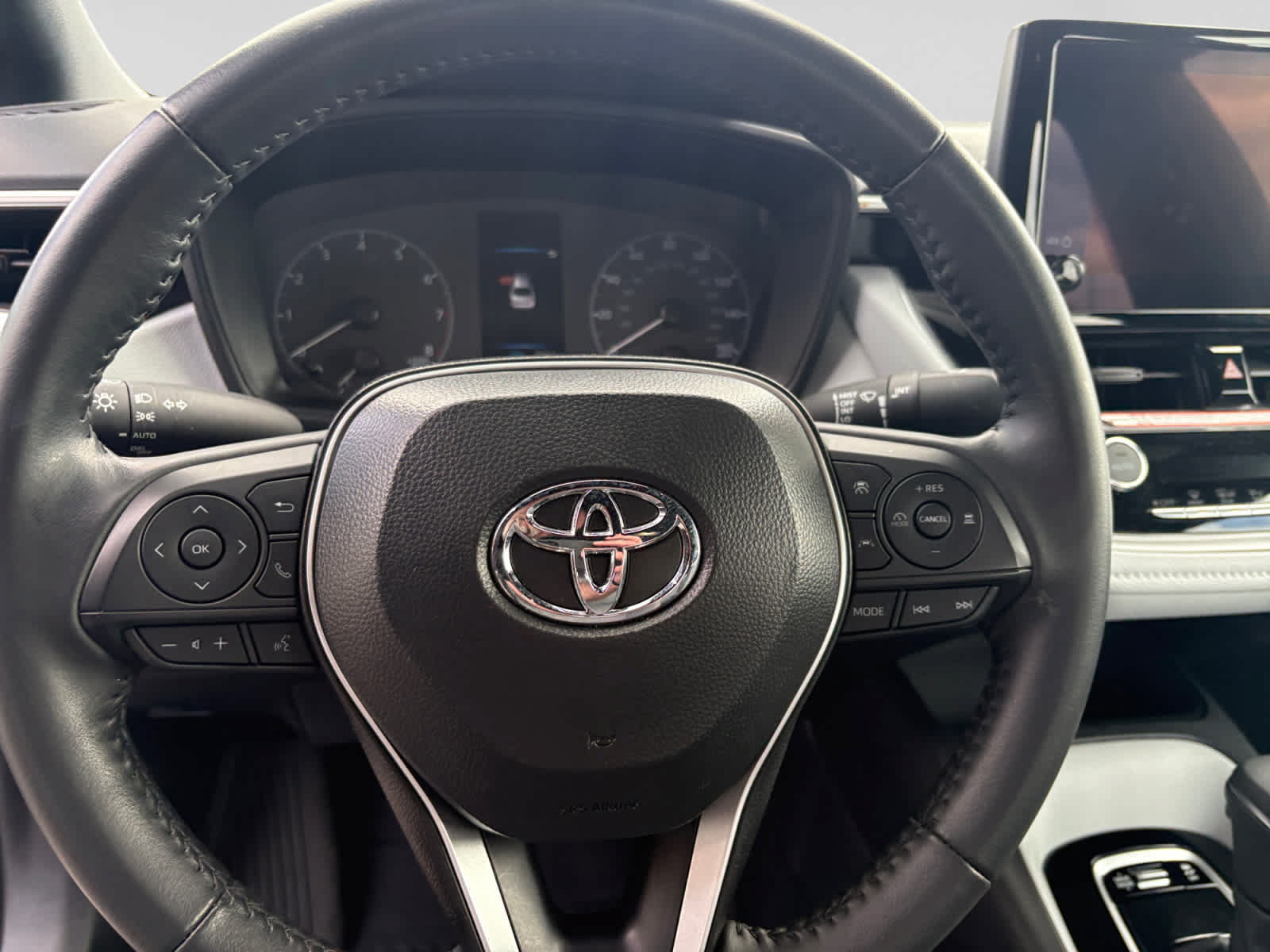 Used 2025 Toyota Corolla SE w/ Convenience Package FWD image 12