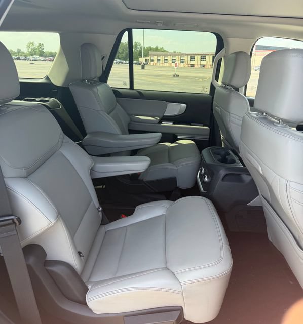 Used 2025 Ford Expedition Active AWD/4WD image 9