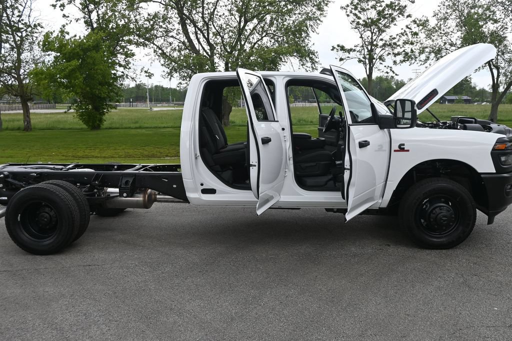 New 2026 RAM 3500 Tradesman AWD/4WD image 43