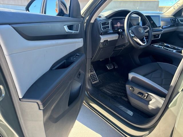 Used 2024 Volkswagen Atlas Peak Edition SE image 9