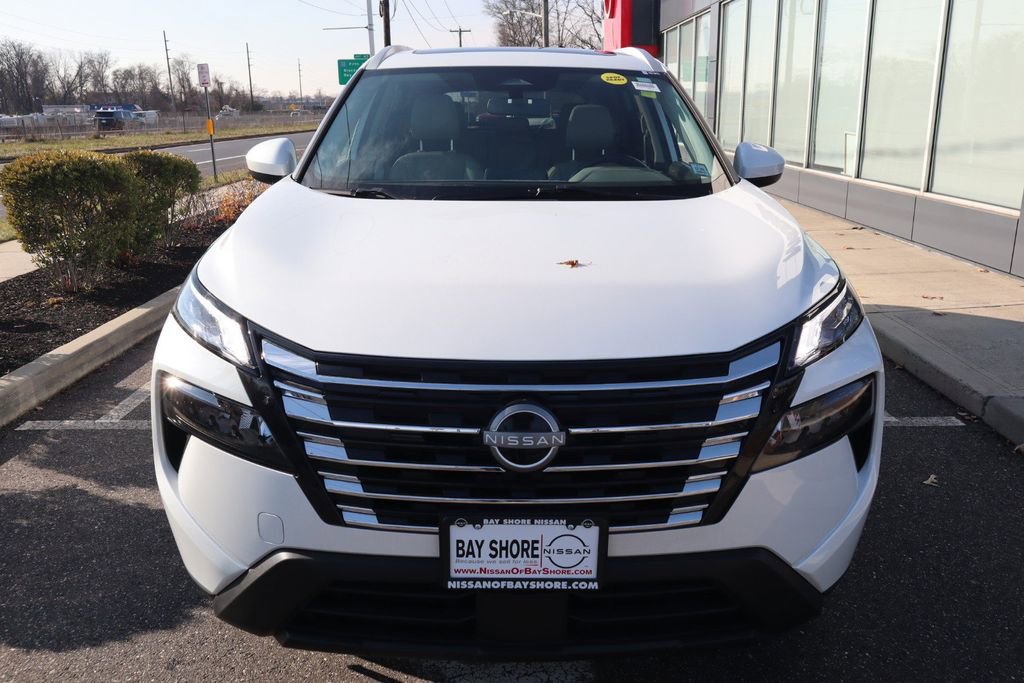 Used 2024 Nissan Rogue SV w/ SV Premium Package image 4