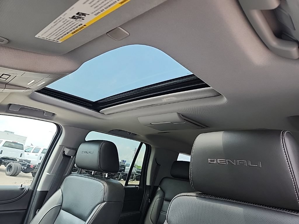 Certified 2018 GMC Yukon Denali w/ Open Road Package AWD/4WD image 36