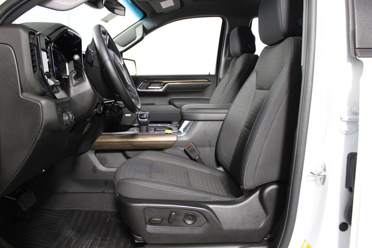 Used 2024 Chevrolet Silverado 1500 RST w/ Convenience Package II RWD image 11