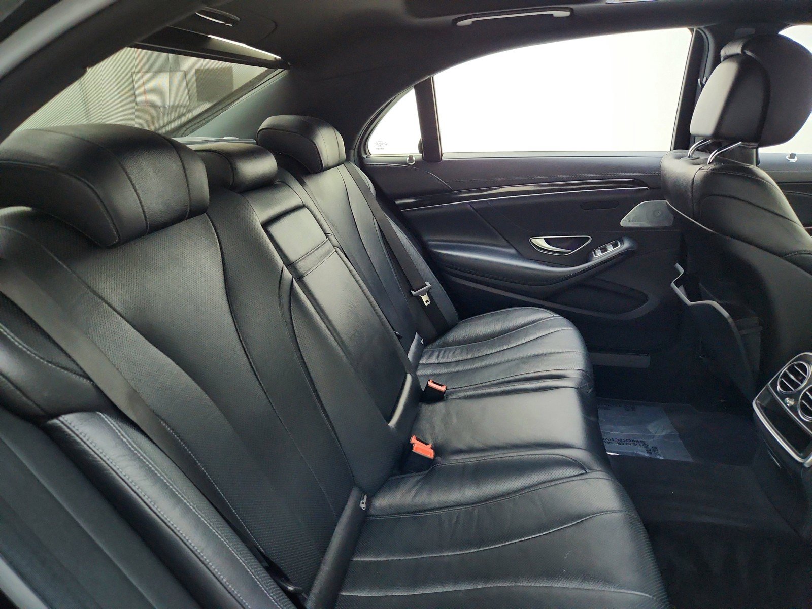 Used 2015 Mercedes-Benz S 550 4MATIC Sedan image 32