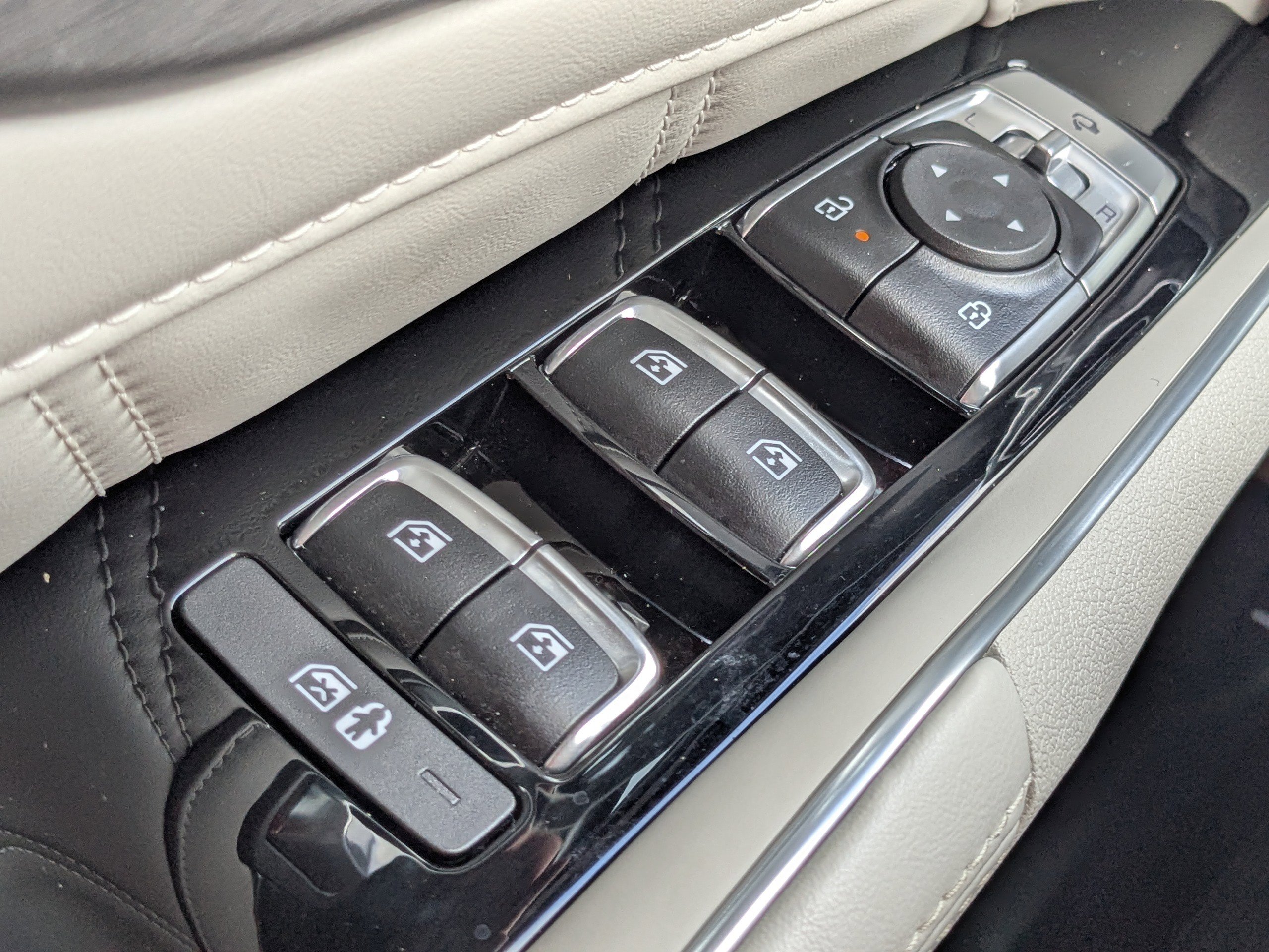 Certified 2025 Kia Sorento SX image 29