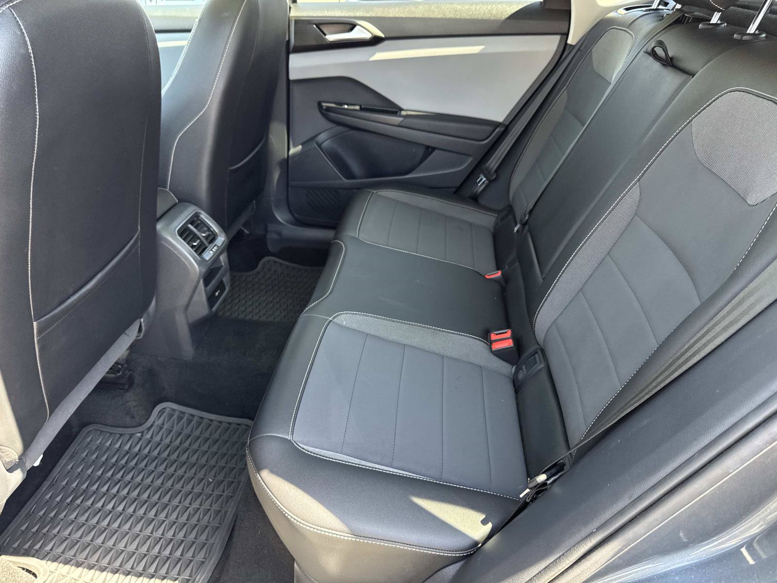 Certified 2023 Volkswagen Taos SE w/ Panoramic Sunroof Package FWD image 25