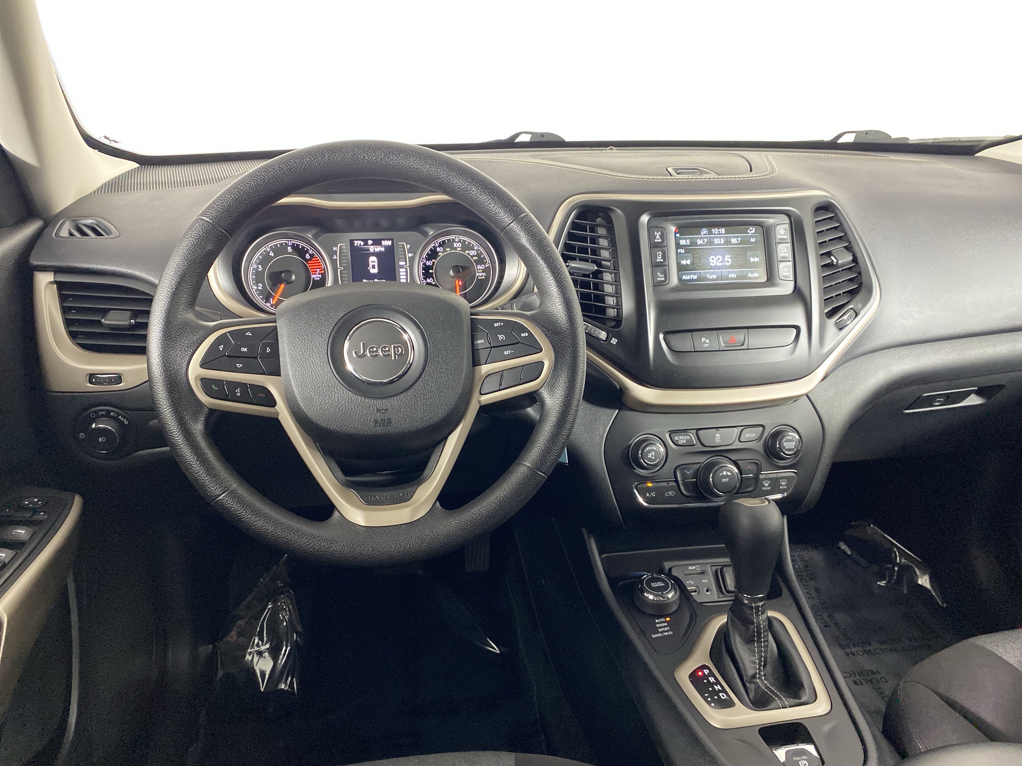 Used 2018 Jeep Cherokee Latitude w/ Safety Group AWD/4WD image 33
