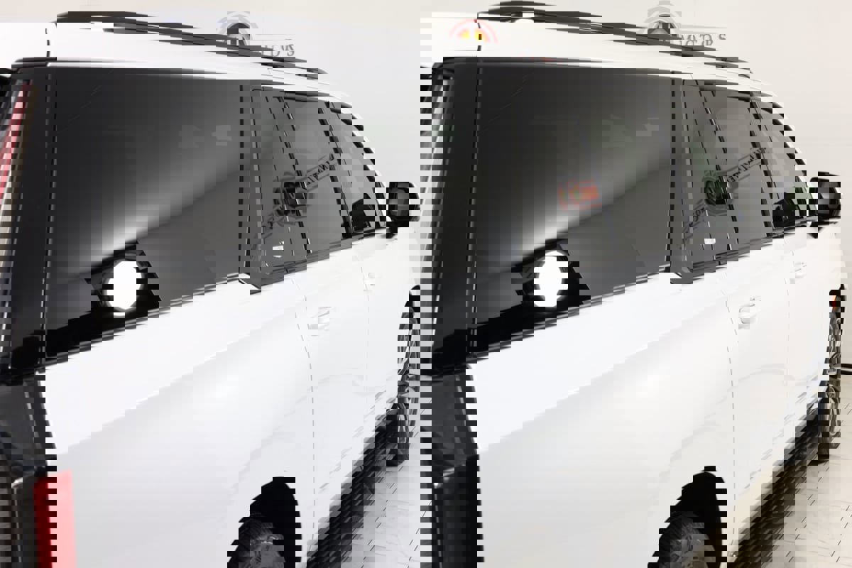 Used 2022 Cadillac Escalade ESV Sport Platinum w/ Heavy-Duty Trailer Package image 47