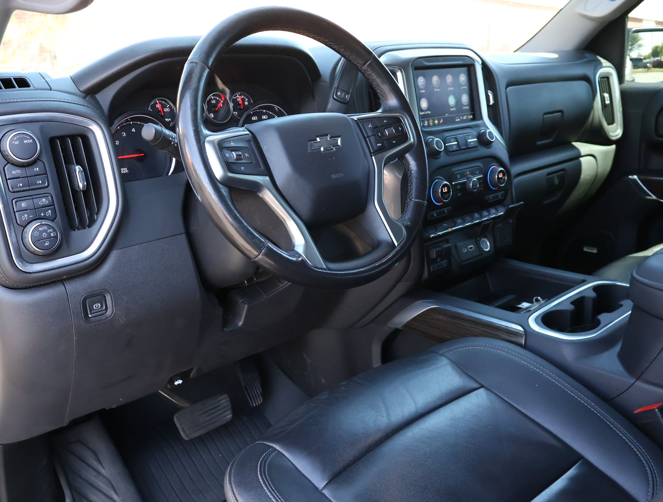 Used 2022 Chevrolet Silverado 1500 LT Trail Boss w/ LT Trail Boss Premium Package AWD/4WD image 3