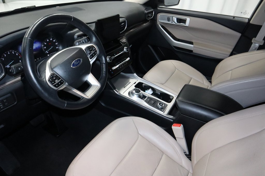 Certified 2022 Ford Explorer Limited w/ Hybrid Equipment Group 310A image 25