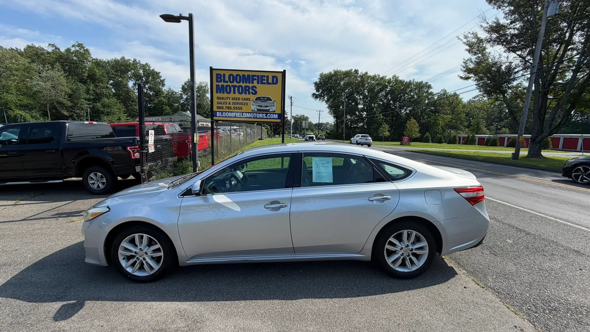 Used 2013 Toyota Avalon XLE FWD image 2