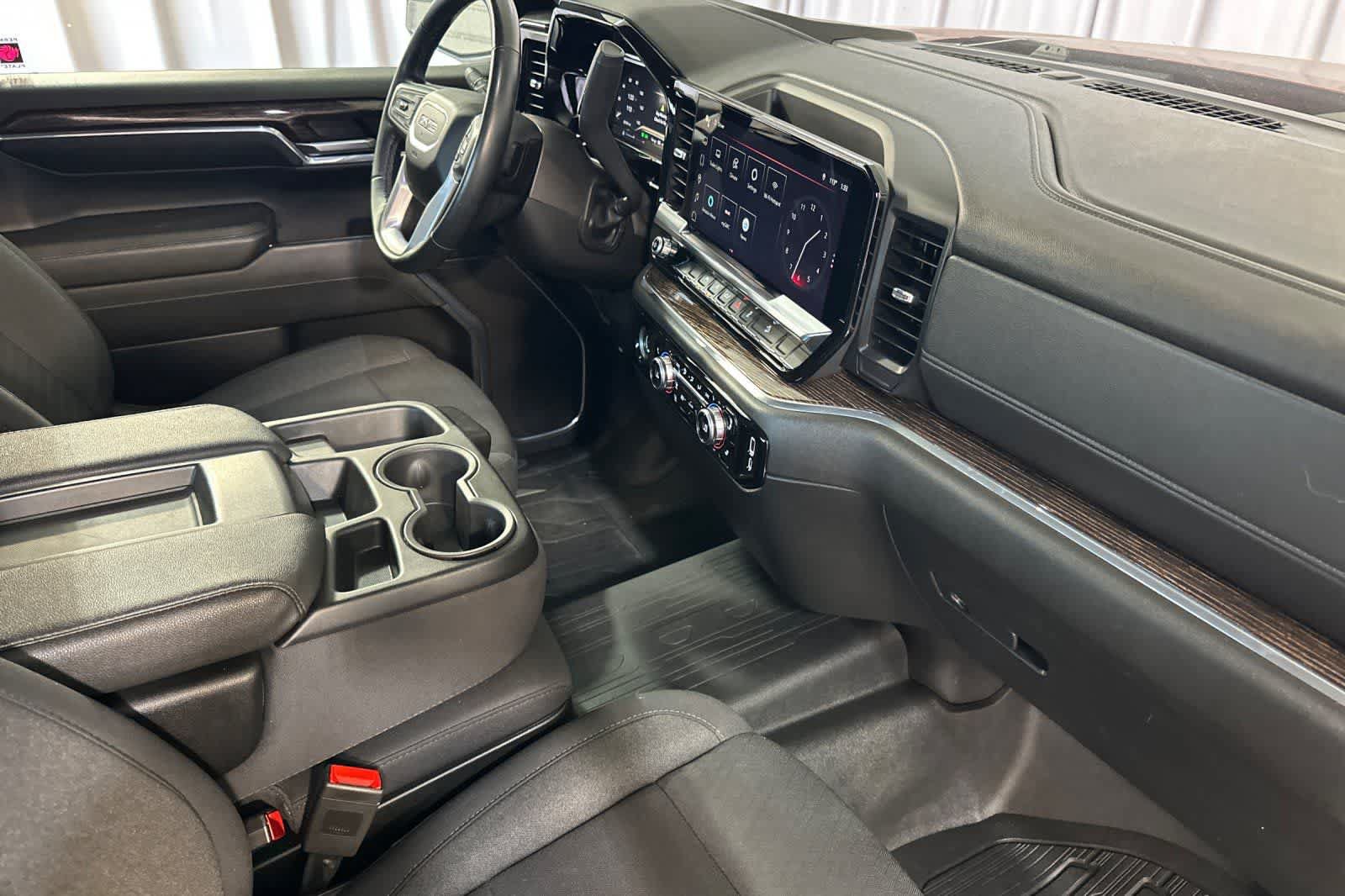 Used 2024 GMC Sierra 1500 Elevation w/ LPO, Elevation Black Package AWD/4WD image 17