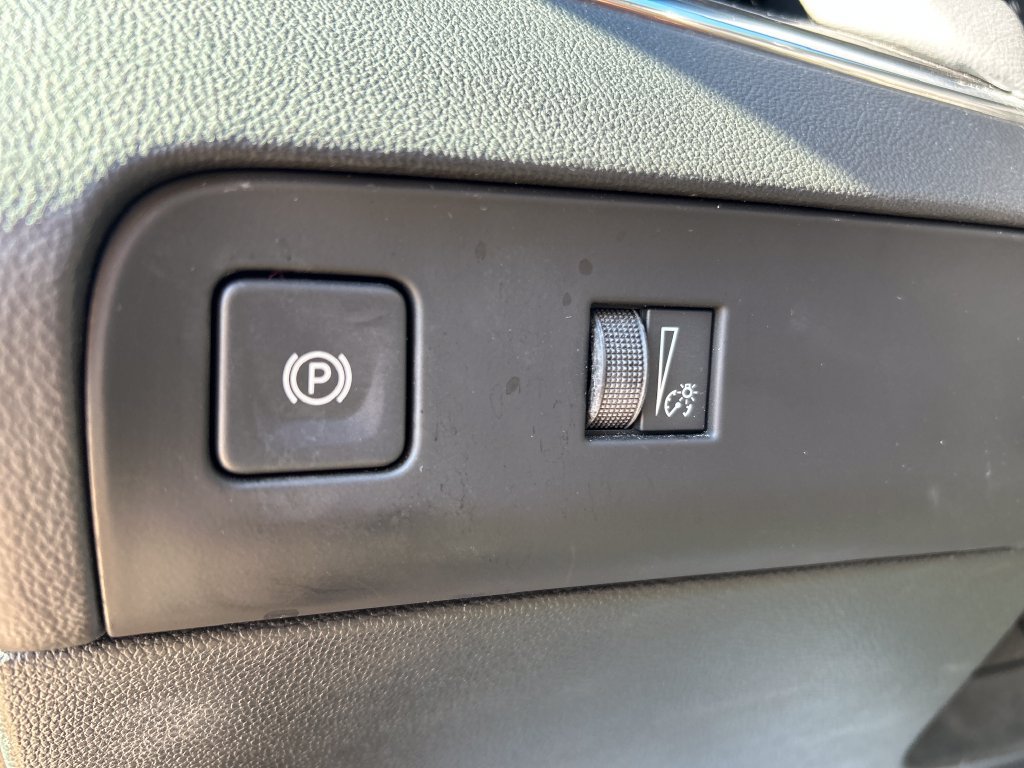 Used 2023 Buick Enclave Essence AWD/4WD image 23