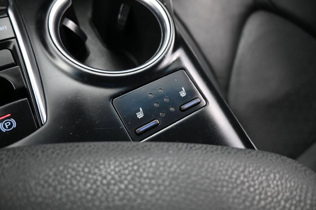 Used 2018 Toyota Camry XSE FWD image 11