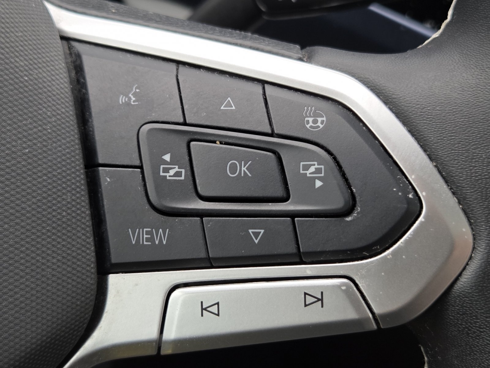 Used 2024 Volkswagen Taos SE w/ Panoramic Sunroof Package AWD/4WD image 13