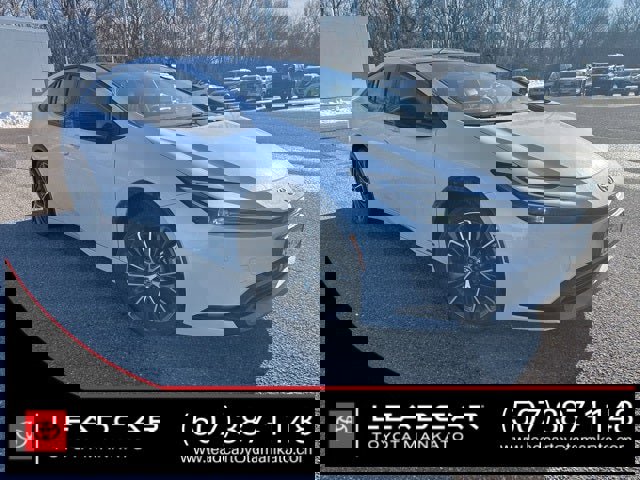 Used 2025 Toyota Prius XLE image 1