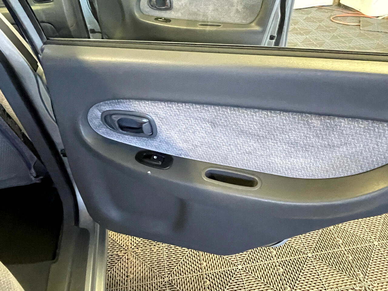 Used 2004 Kia Spectra Sedan image 16