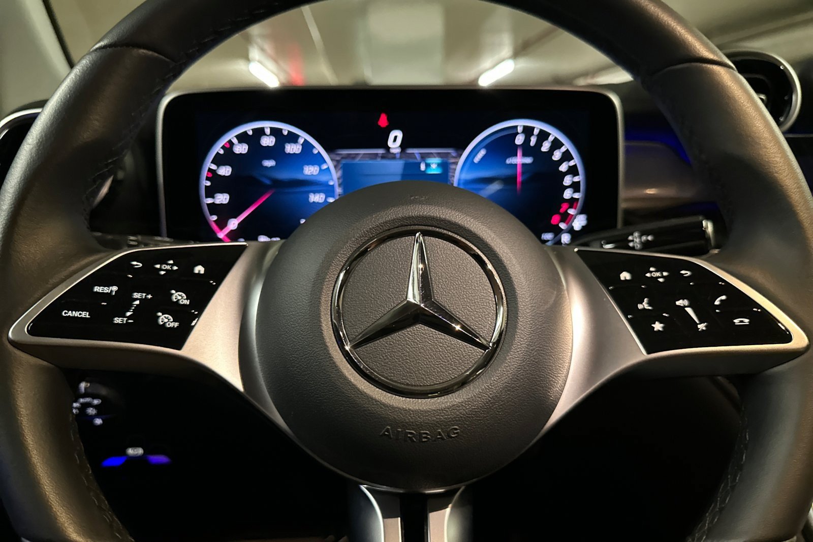 Used 2025 Mercedes-Benz GLC 350e 4MATIC image 23