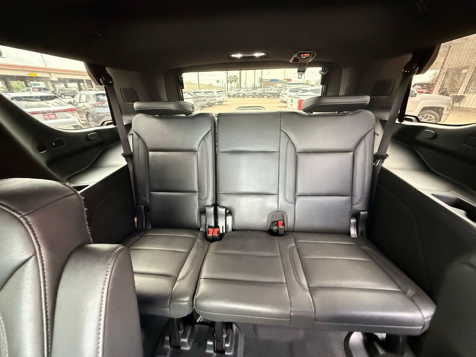 Used 2022 Chevrolet Tahoe Z71 w/ Z71 Off-Road Package AWD/4WD image 14