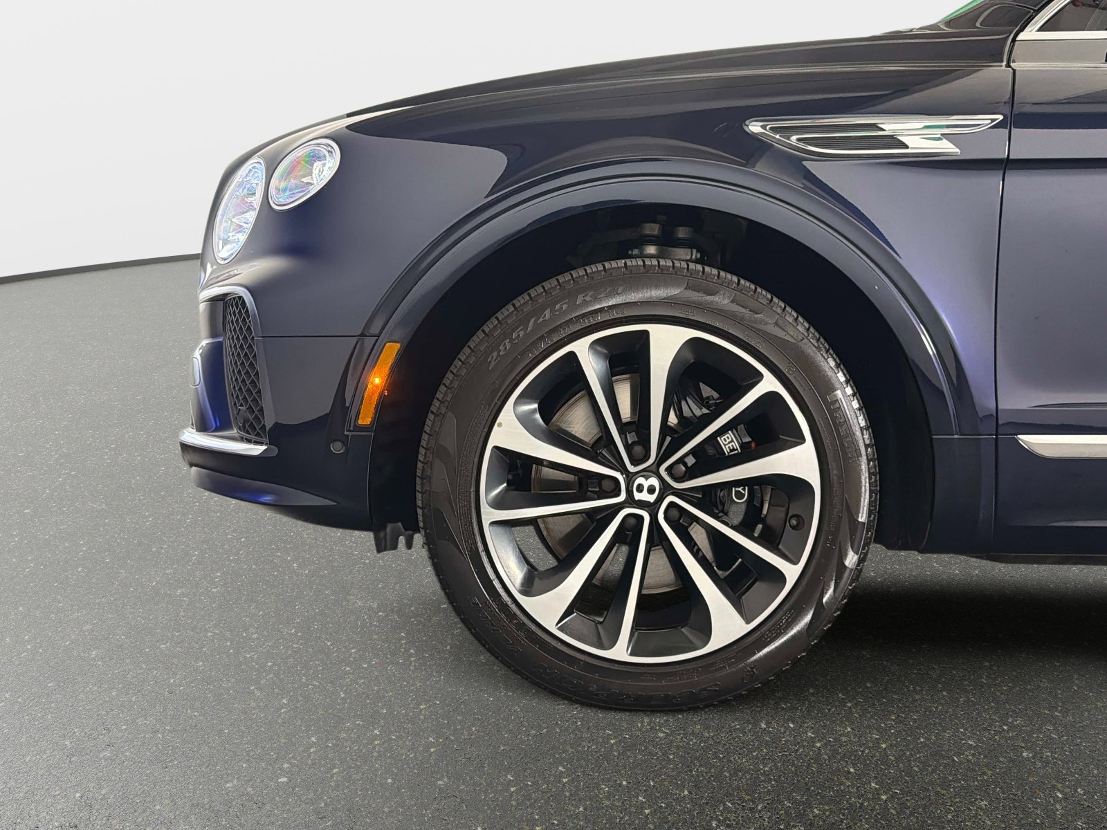 Used 2024 Bentley Bentayga AWD/4WD image 23