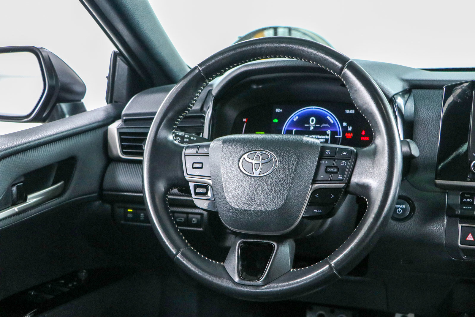 Used 2025 Toyota Camry SE FWD image 12